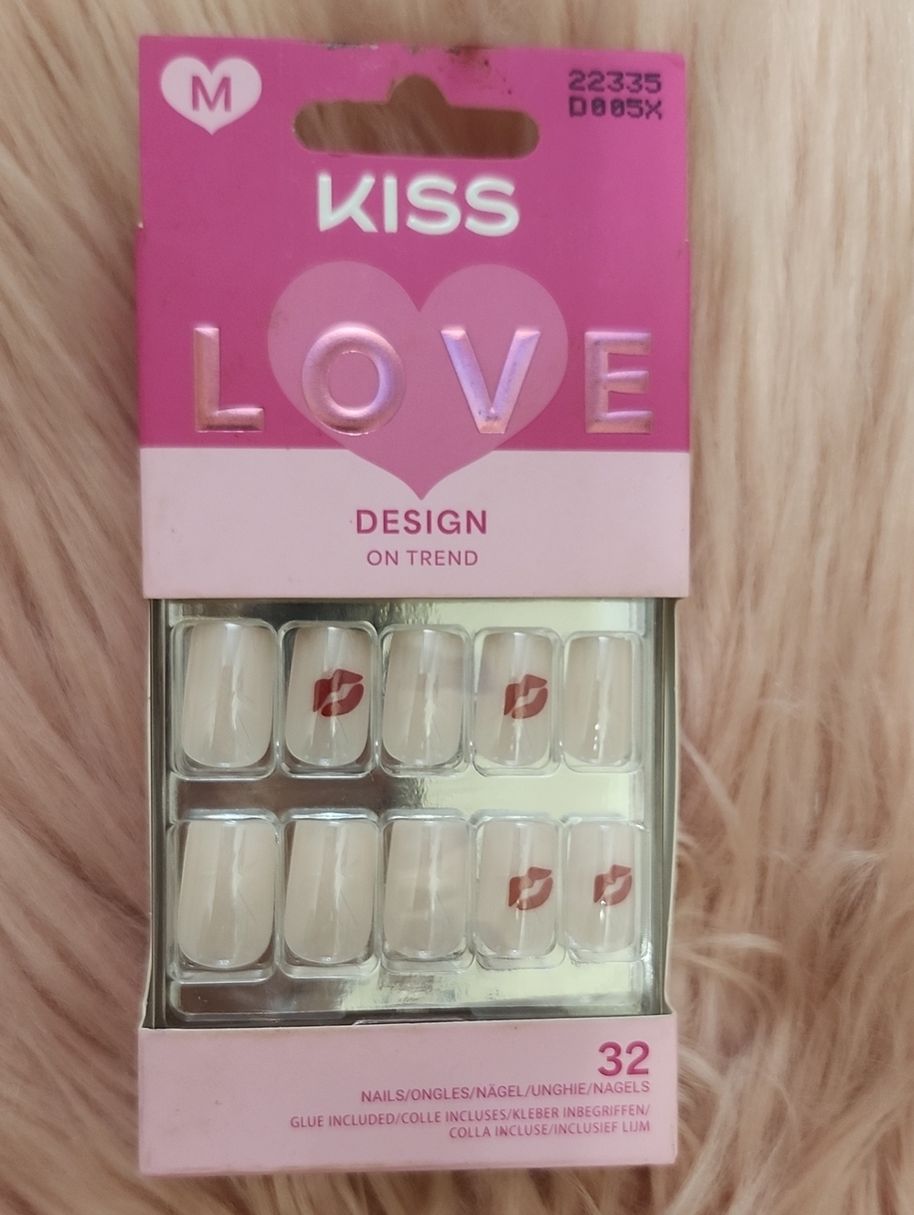 Brand New KISS LOVE DESIGN ON TREND False Nails-M